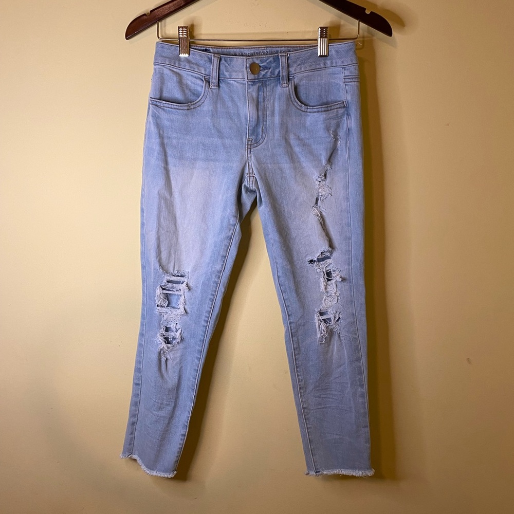 American Eagle Jeans Light Wash Distressed Denim Jegging Crop Size 4